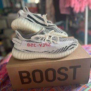 Yeezy Boost 350 V2 Zebra